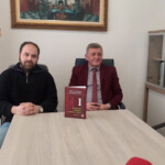 ИСТОЧНО САРАЈЕВО, 28. ФЕБРУАРА /СРНА/ - Директор Института историјских наука Универзитета у Источном Сарајеву Драга Мастиловић и аутор "Зборника докумената о стварању Републике Српске" Георгије Вулић.